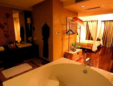 武汉江岸养生会所的黄昏恋：当爱情遇上八十岁